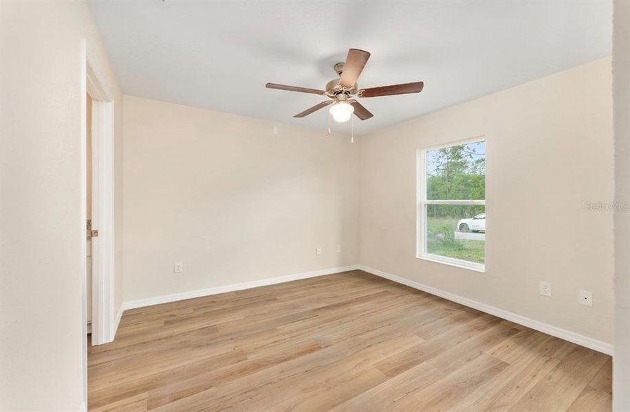 Spacious, unfurnished interior of a new home in , Dunnellon (Image 11).