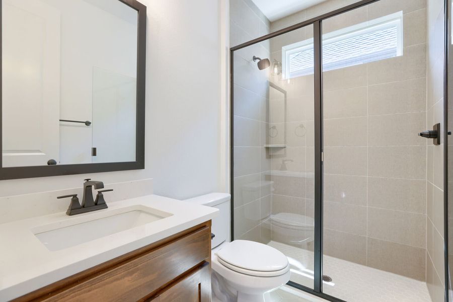 4324 Double Diamond - Full Bathroom