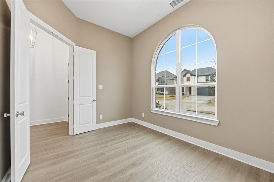 Spacious, unfurnished interior of a new home in Wildflower Ranch, Fort Worth (Image 19).