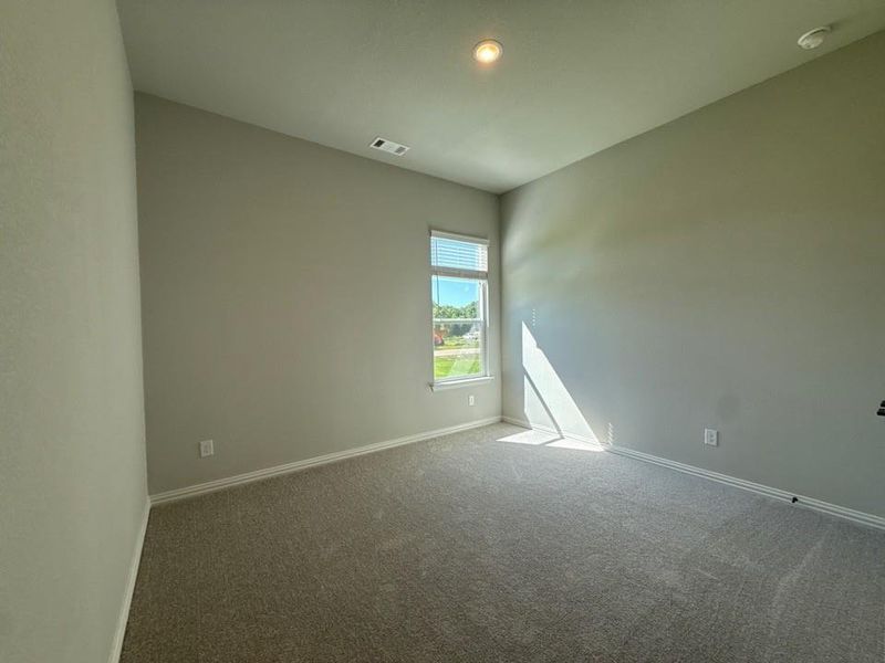 Spacious, unfurnished interior of a new home in Oak Grove Addition, Springtown (Image 26).