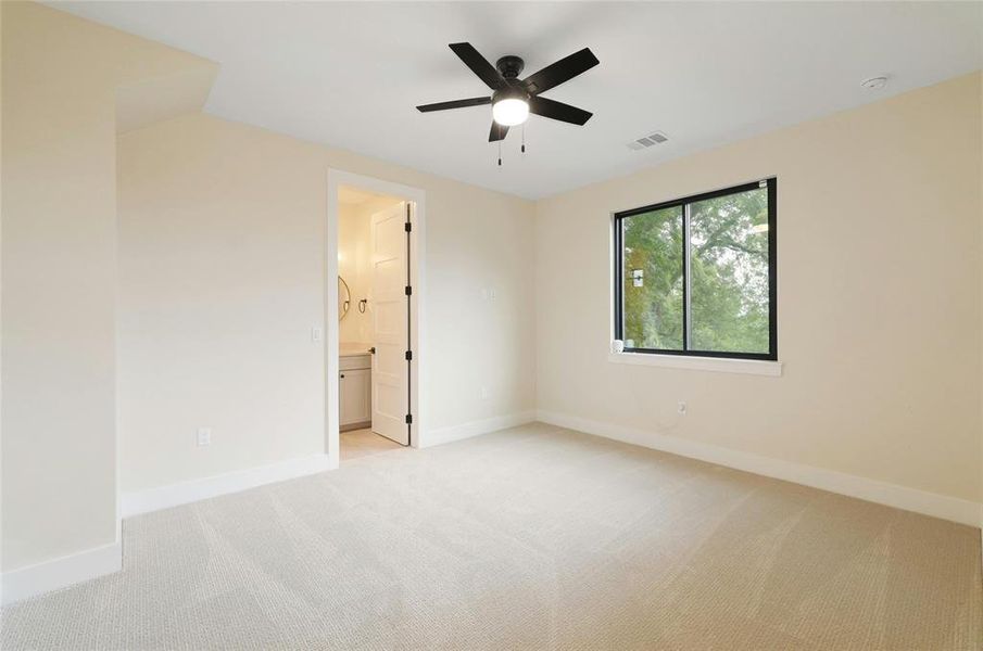 Guest room with ensuite private bathroom