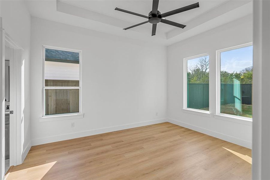 Spacious, unfurnished interior of a new home in , Granbury (Image 18).