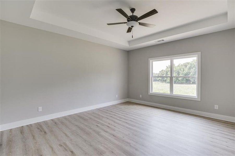 Spacious, unfurnished interior of a new home in , Hartwell (Image 29).