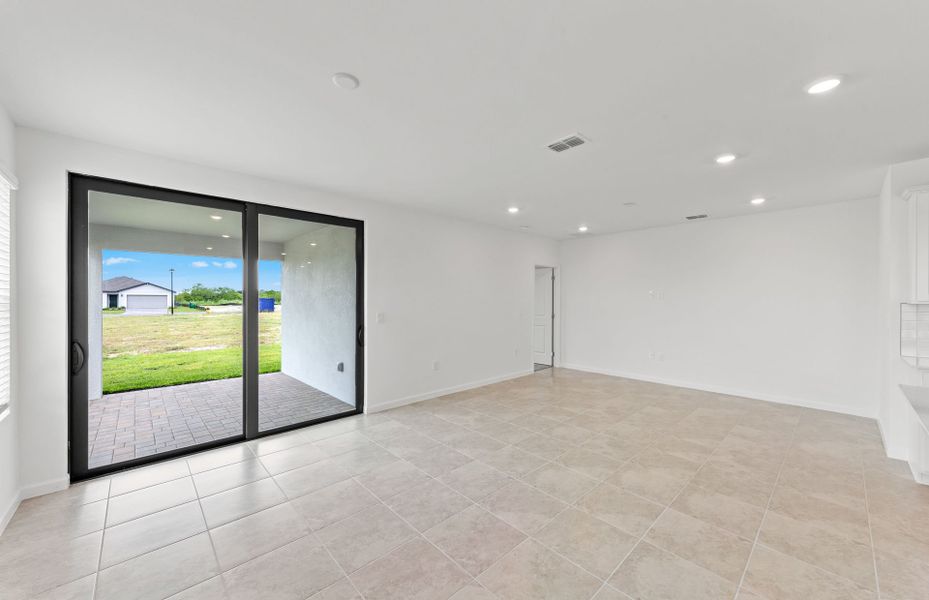 Spacious, unfurnished interior of a new home in Caloosa Cove, Labelle (Image 11). Spacious, unfurnished interior of a new home in Caloosa Cove, Labelle (Image 11).