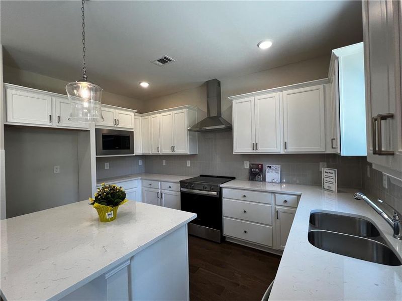 Furnished interior view inside a new home in Hickory Heights, Acworth (Image 5).