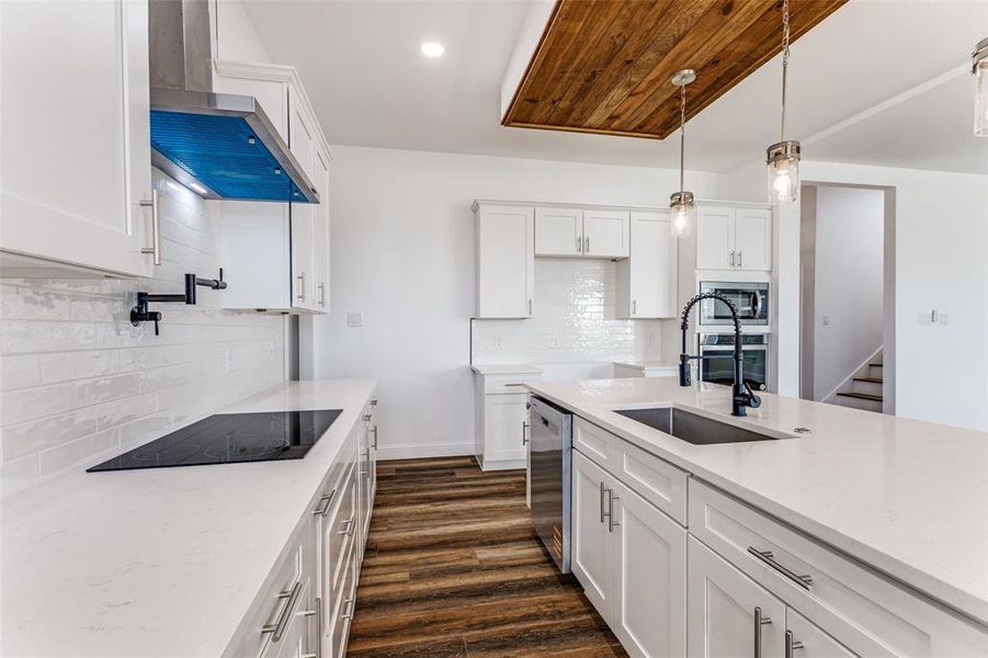 Furnished interior view inside a new home in , Fort Worth (Image 5).