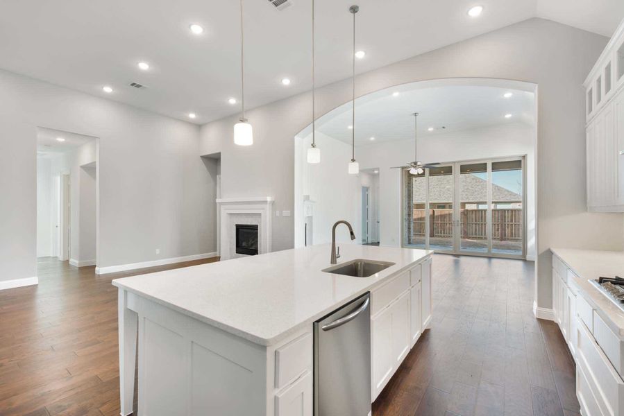 Representative furnished interior of a home built from the 217 by Highland Homes in Cross Creek West, Fulshear (Image 8).