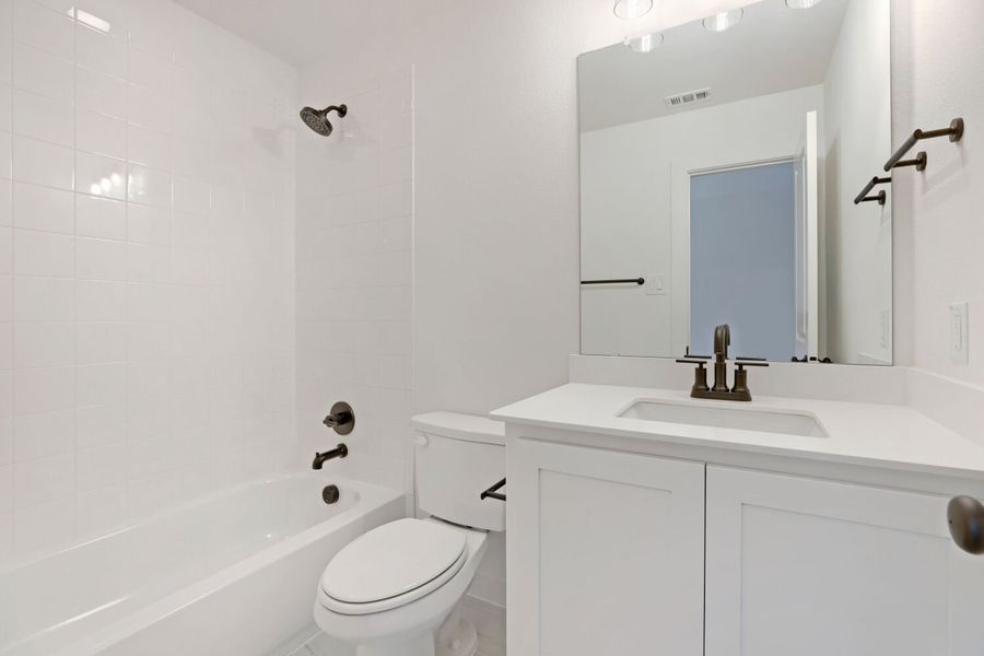 1612 Ramble - Full Bathroom