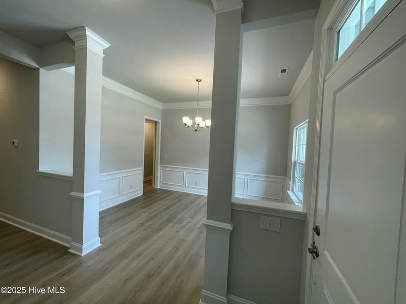 Spacious, unfurnished interior of a new home in Mill Creek Cove, Bolivia (Image 12).