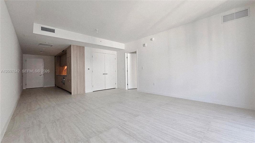 Spacious, unfurnished interior of a new home in , Miami (Image 11).