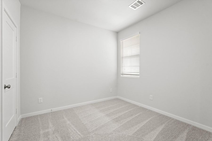 Spacious, unfurnished interior of a new home in Sanford Farms, Waller (Image 16).