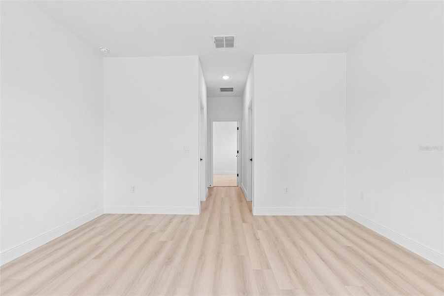 Spacious, unfurnished interior of a new home in , Ocala (Image 30).