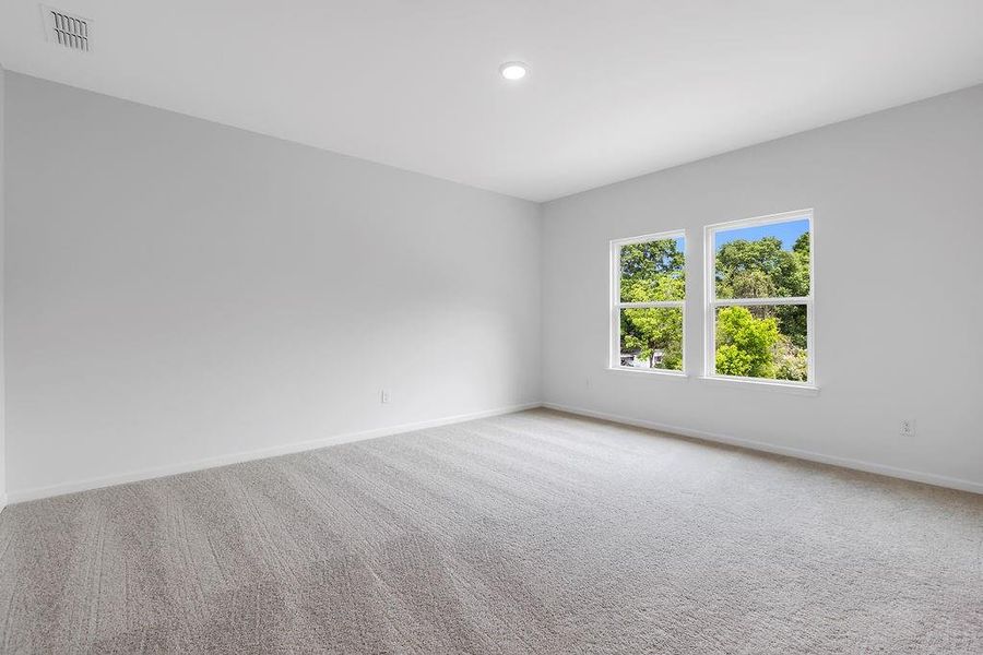 Spacious, unfurnished interior of a new home in Three Rivers, Rome (Image 15).