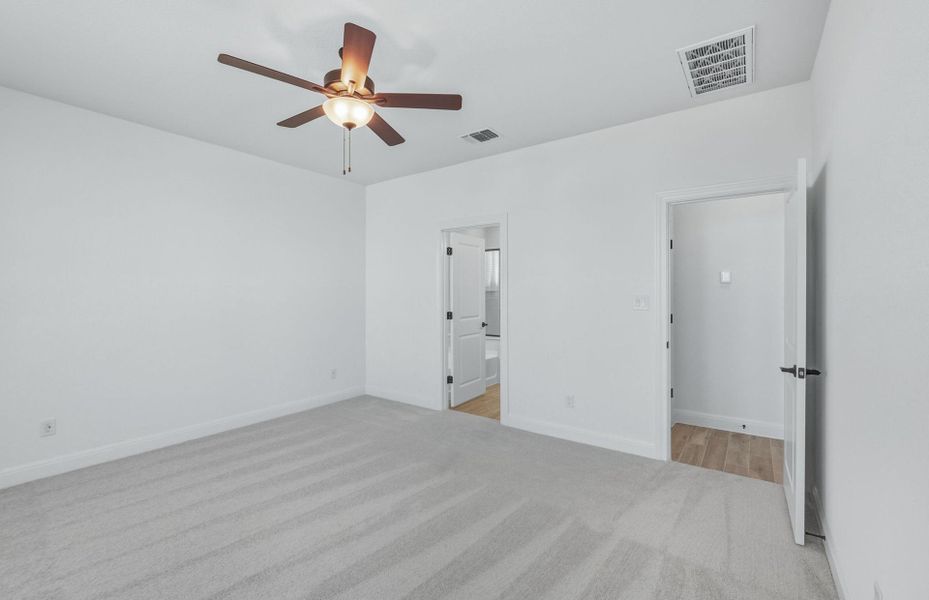 Spacious, unfurnished interior of a new home in Santa Rita Ranch, Liberty Hill (Image 42).