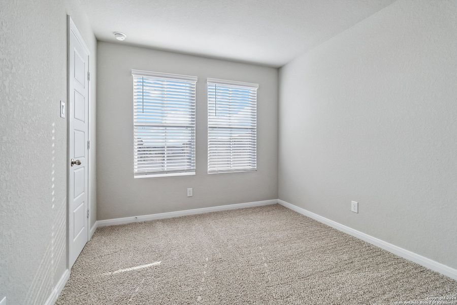 Spacious, unfurnished interior of a new home in Abbott Run, San Antonio (Image 15).
