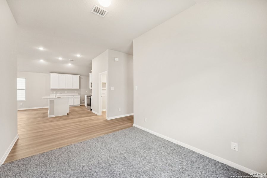 Spacious, unfurnished interior of a new home in Greenspoint Heights, Seguin (Image 24).