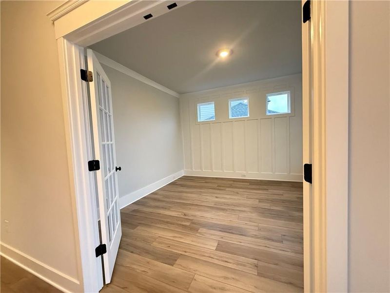 Spacious, unfurnished interior of a new home in Ponderosa Farms Manor, Gainesville (Image 15).