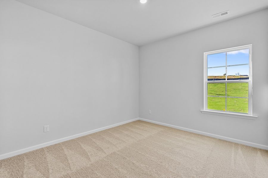Spacious, unfurnished interior of a new home in Fieldstone, Lexington (Image 26).