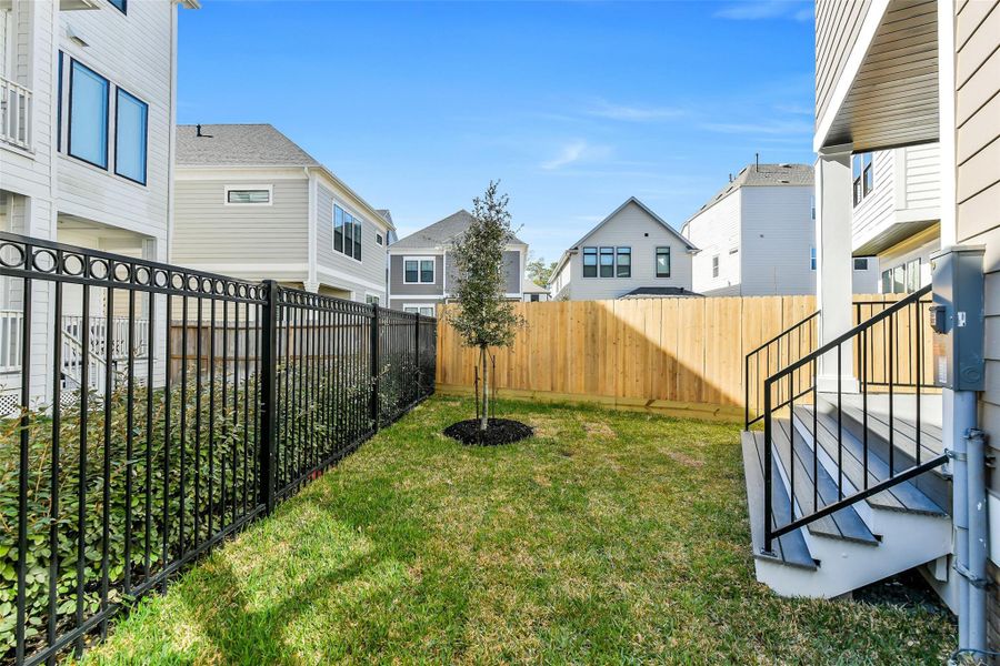 Exterior details and patio area of a home in Reserve in Memorial, Houston (Image 25).