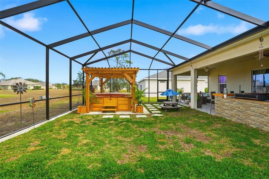Exterior details and patio area of a home in , Weeki Wachee (Image 27).