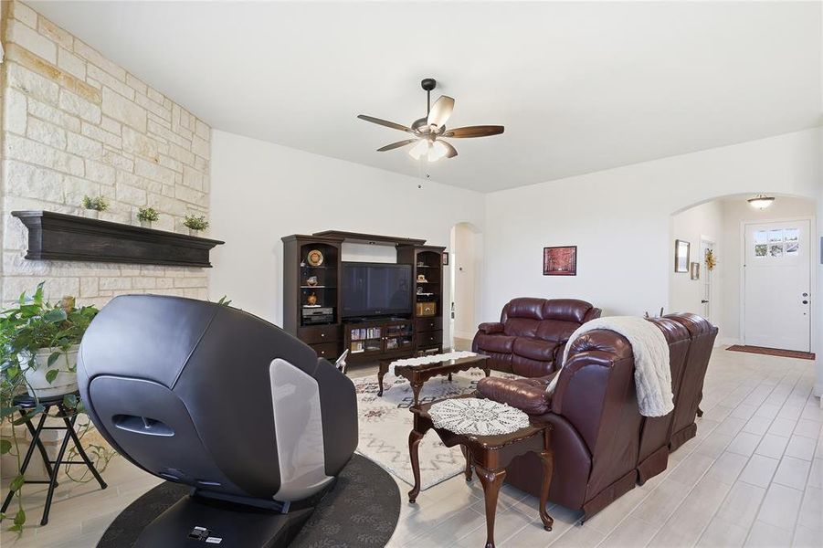 Furnished interior view inside a new home in Oak Hills, Burleson (Image 13).