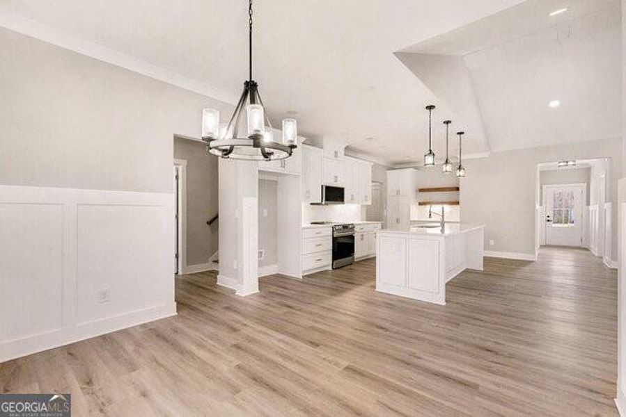 Spacious, unfurnished interior of a new home in , Clermont (Image 16).