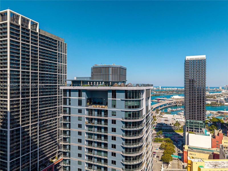 Condo located in Miami, FL showcasing its design and architecture (Image 22).