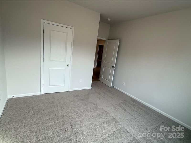 Spacious, unfurnished interior of a new home in Cedar Meadows, Monroe (Image 19).