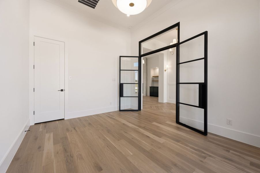 Spacious, unfurnished interior of a new home in Fleming Pointe, Fort Worth (Image 24).