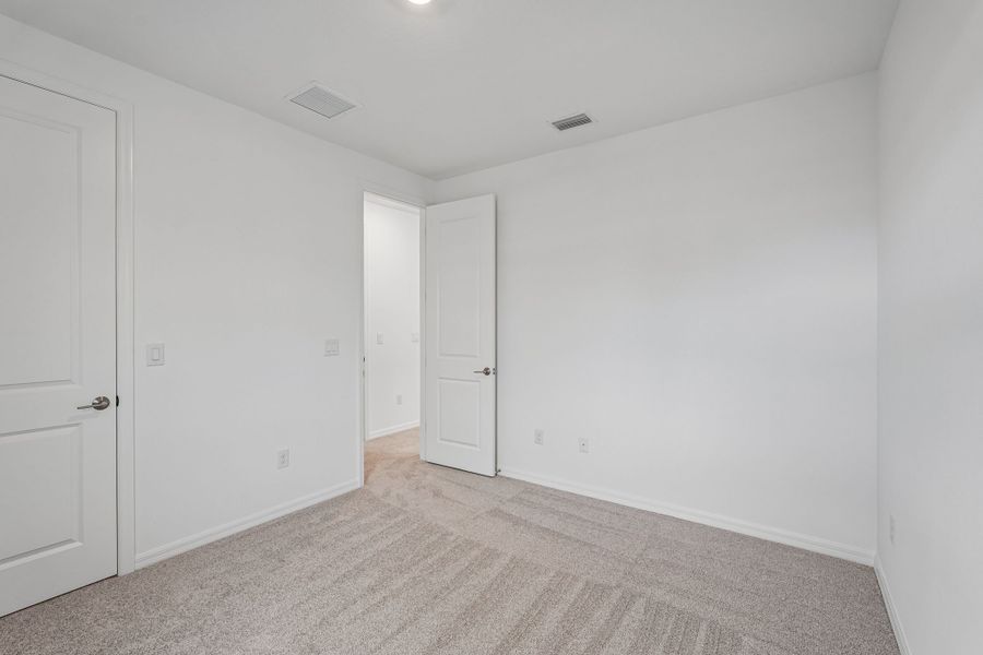 Spacious, unfurnished interior of a new home in Tiburon, Nokomis (Image 13).