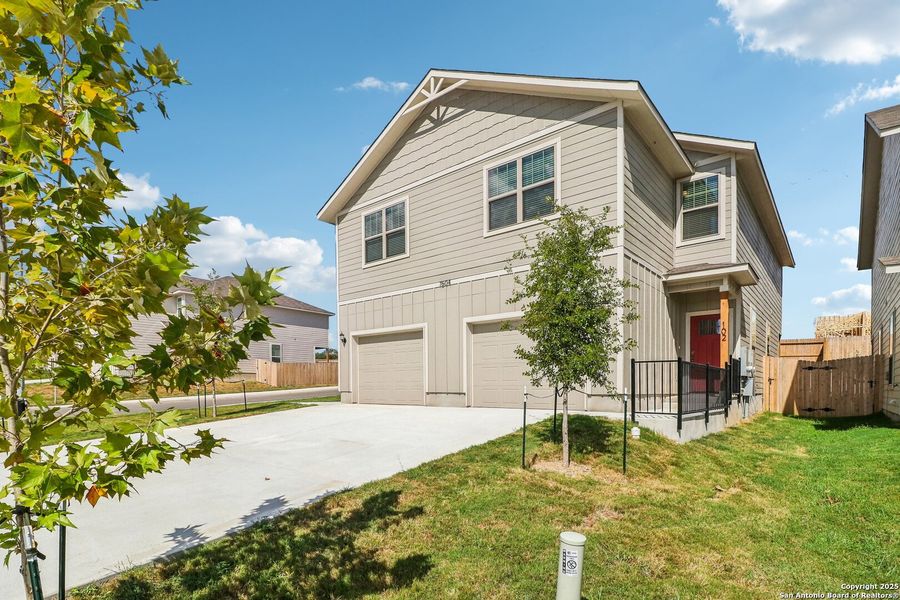 Exterior details and patio area of a home in , San Antonio (Image 30).