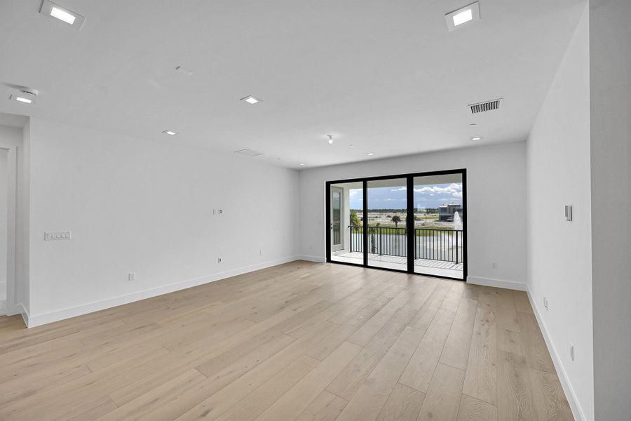 Spacious, unfurnished interior of a new home in Apex at Avenir, Palm Beach Gardens (Image 44).