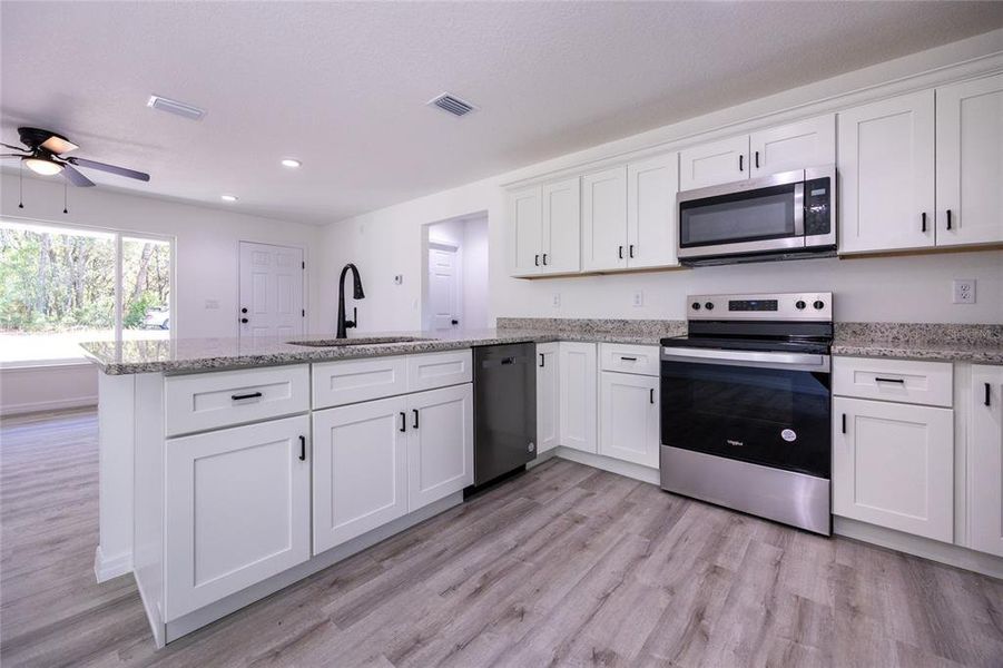 Furnished interior view inside a new home in , Ocklawaha (Image 11).