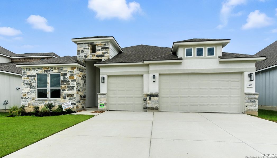 Front exterior of a new home in Weltner Farms 60’s, New Braunfels, TX, highlighting curb appeal (Image 20). Front exterior of a new home in Weltner Farms 60’s, New Braunfels, TX, highlighting curb appeal (Image 20).