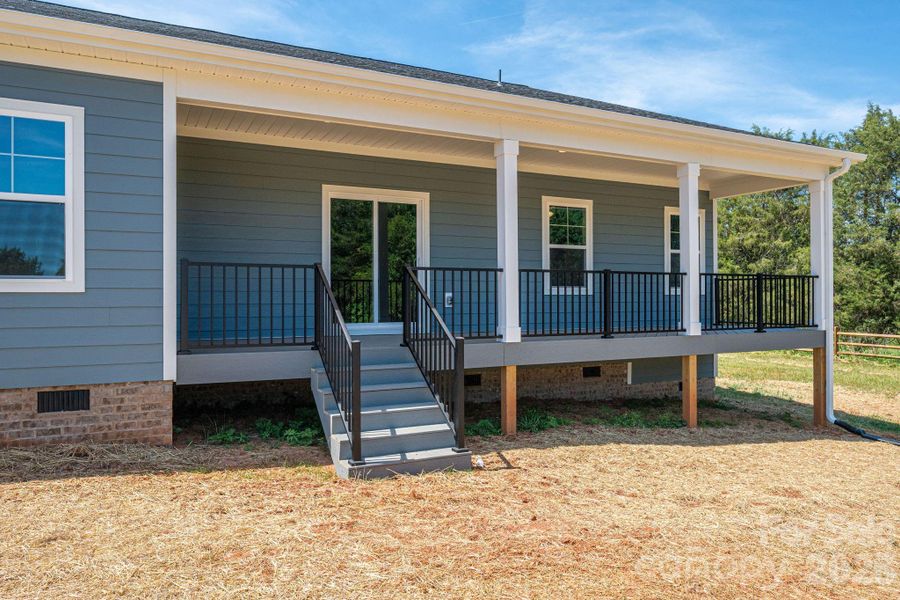 Exterior details and patio area of a home in , Maiden (Image 17).
