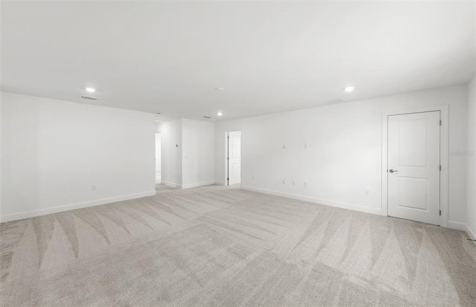 Spacious, unfurnished interior of a new home in SeaFlower, Bradenton (Image 27).