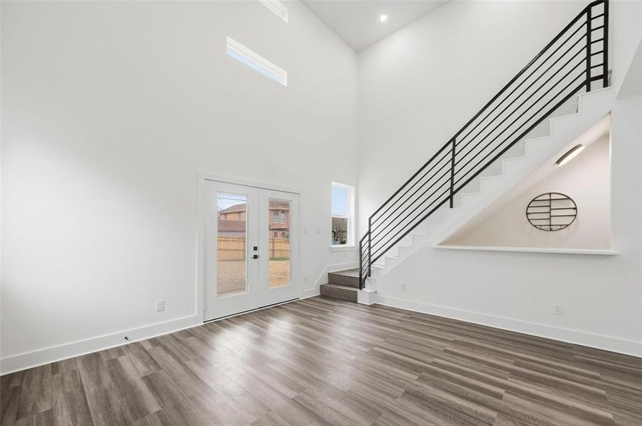 Spacious, unfurnished interior of a new home in , Dallas (Image 34).