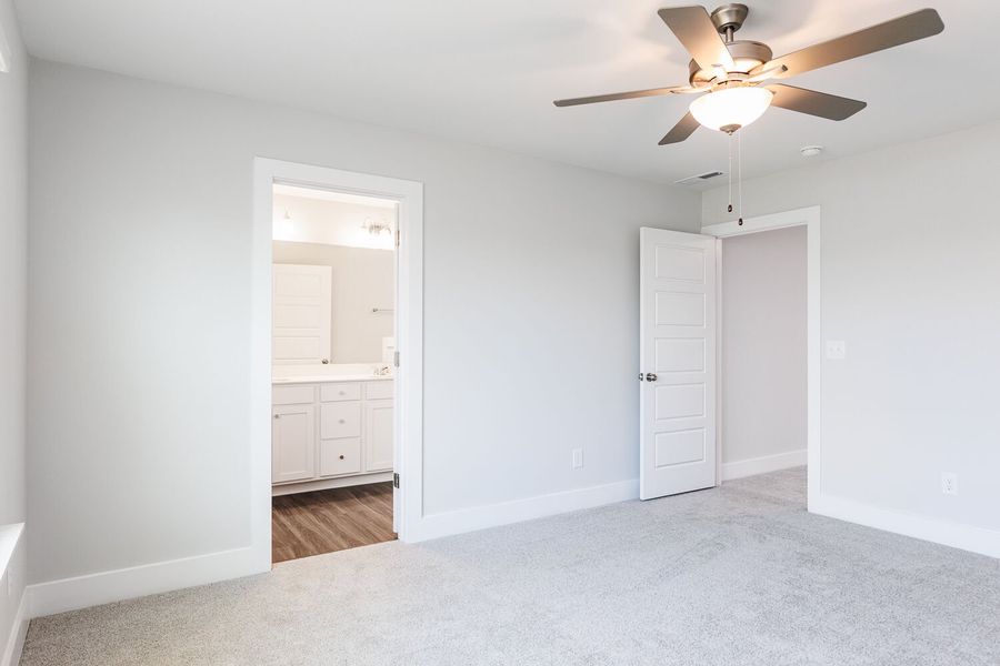 Spacious, unfurnished interior of a new home in Vaughan Farms, Angier (Image 7).