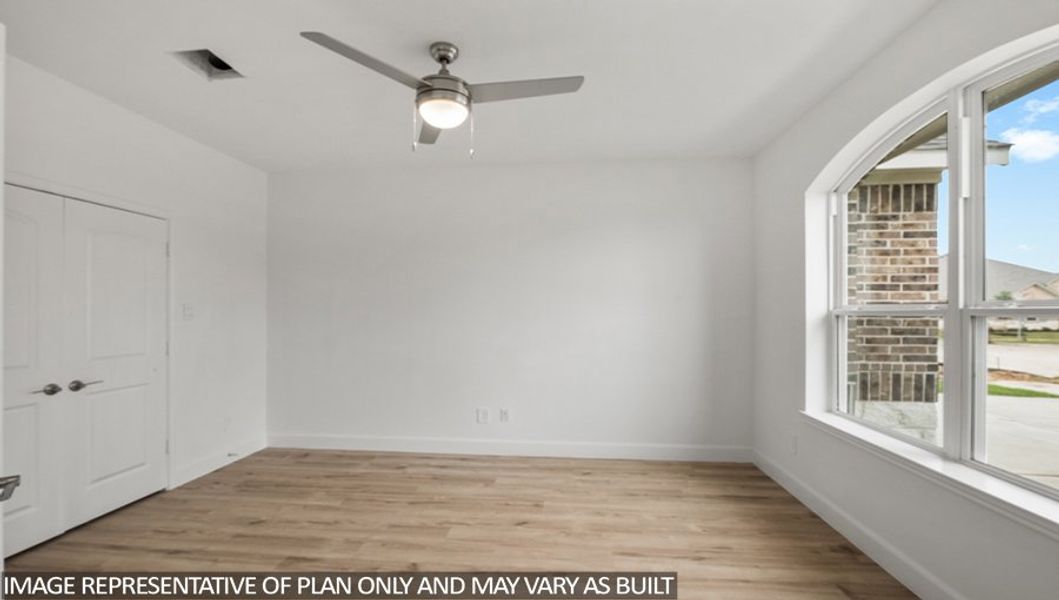 Representative unfurnished interior of a home built from the 3171 by D.R. Horton in River Ranch Estates, Dayton (Image 14).