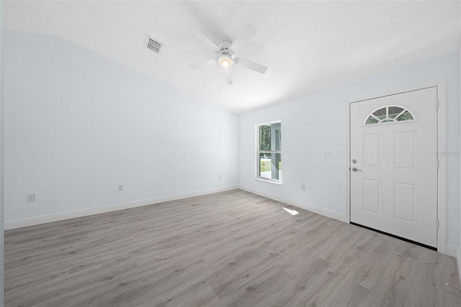 Spacious, unfurnished interior of a new home in , Ocala (Image 19).
