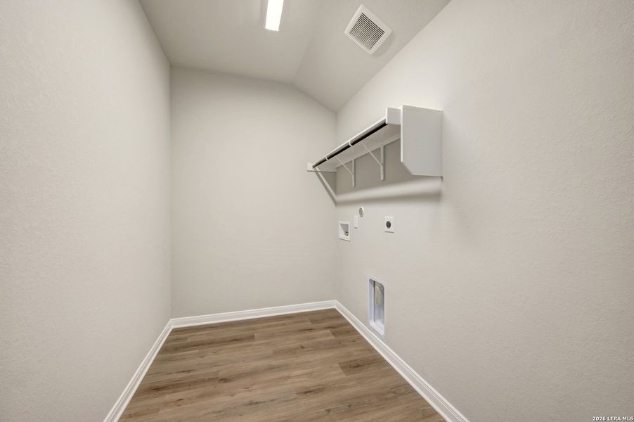 Spacious, unfurnished interior of a new home in Paloma Park, Converse (Image 52).
