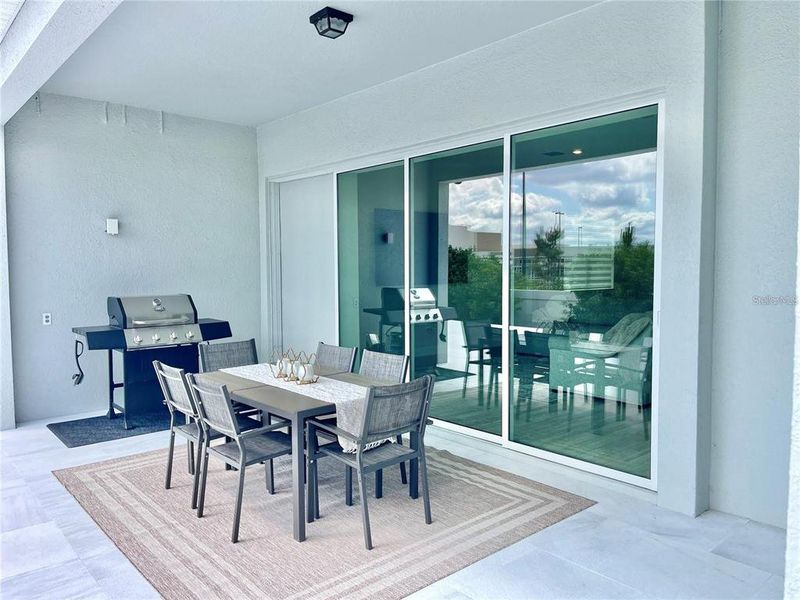 Exterior details and patio area of a home in Parkview Reserve, Orlando (Image 29).