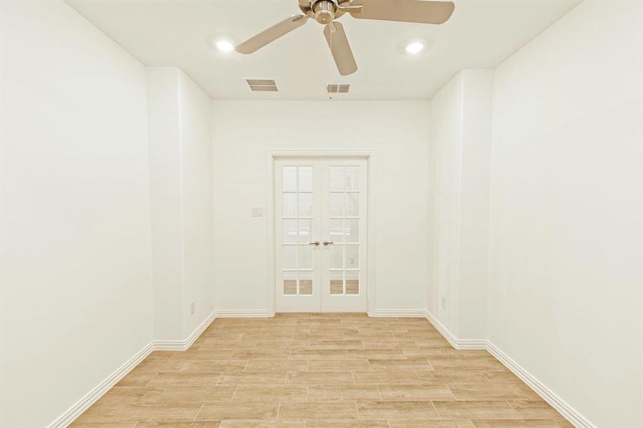 Spacious, unfurnished interior of a new home in Preserve at Honey Creek, McKinney (Image 19).