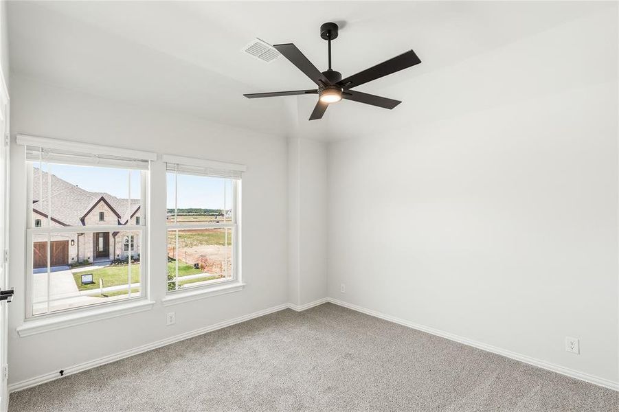 Spacious, unfurnished interior of a new home in Chaparral Park, Oak Point (Image 25).