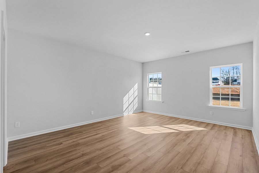 Spacious, unfurnished interior of a new home in Fieldstone, Lexington (Image 30).