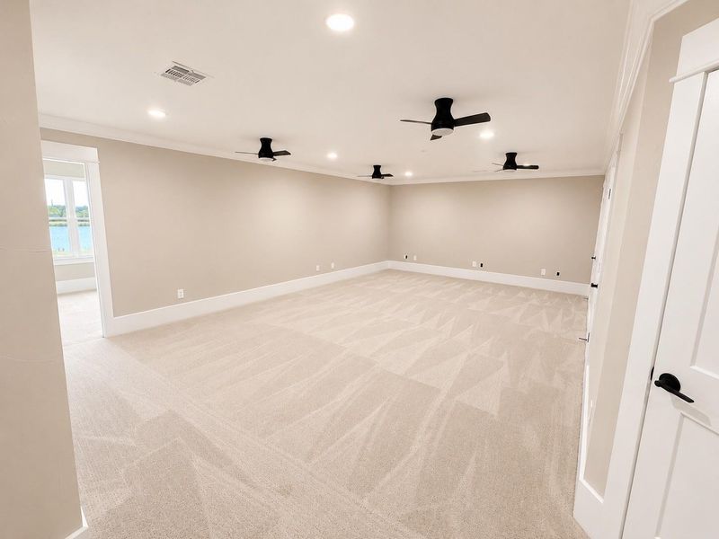 Spacious, unfurnished interior of a new home in , Baytown (Image 4).