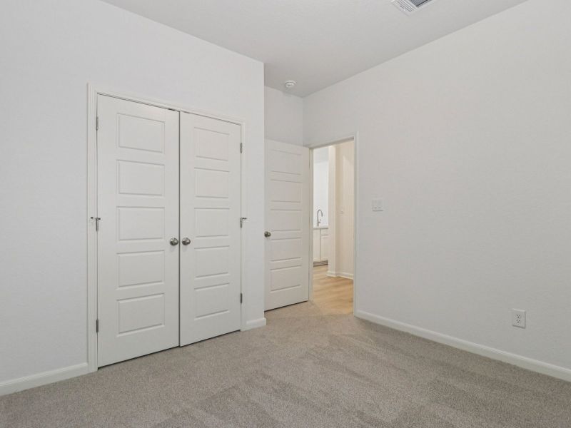 Spacious, unfurnished interior of a new home in Royal Crest, San Antonio (Image 20).