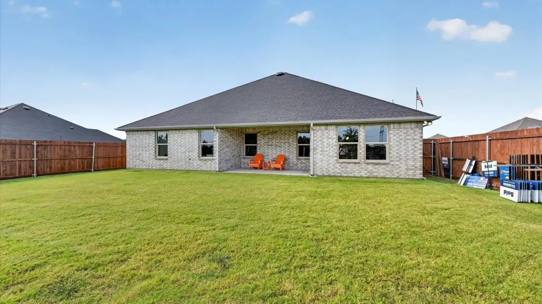 Exterior details and patio area of a home in Parkerville Meadows, DeSoto (Image 3).