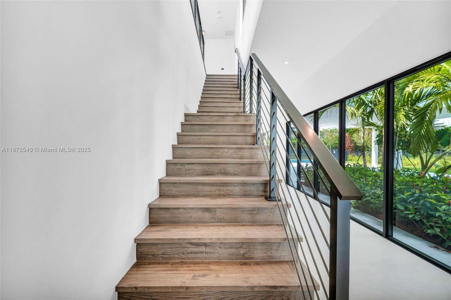 Spacious, unfurnished interior of a new home in , Weston (Image 48).