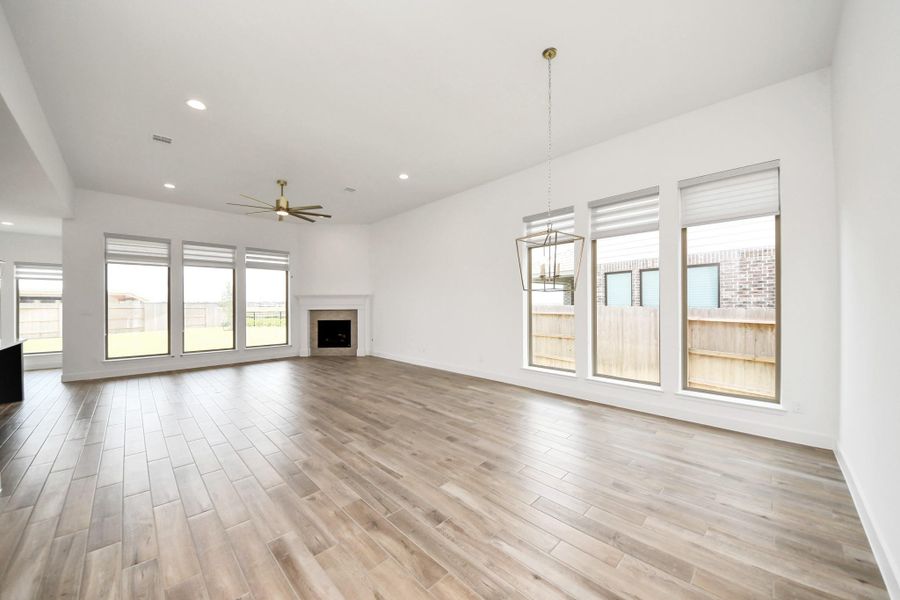 Spacious, unfurnished interior of a new home in Valencia, Manvel (Image 45). Spacious, unfurnished interior of a new home in Valencia, Manvel (Image 45).